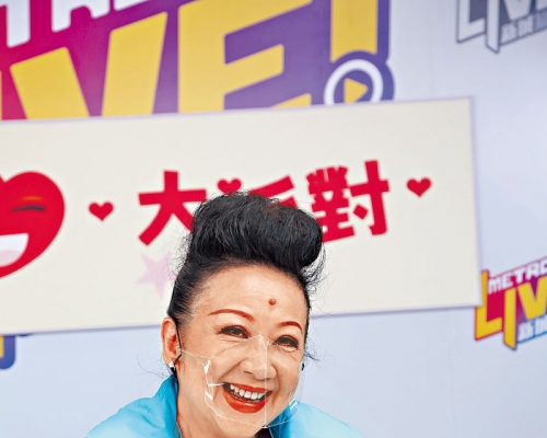 家燕姐拍攝節目期間經常「萬歲」。