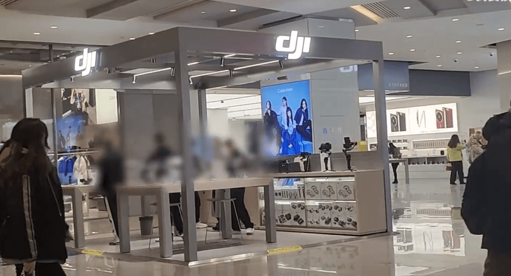 DJI 大疆無人機商場試飛引發的安全問題備受關注。