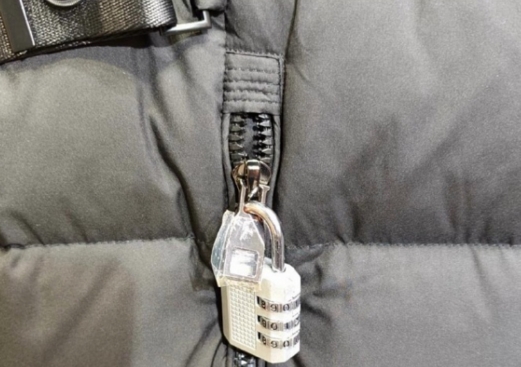 有賣家甚至用密碼鎖防惡意退貨。 有賣家甚至用密碼鎖防惡意退貨。