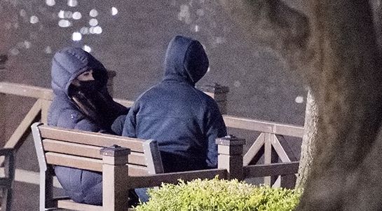惠利与柳俊烈于2017年被拍得约会后大方认恋。