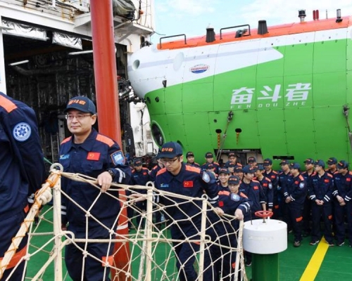 中国载人潜水器「奋斗者」号完成万米海试并成功返航。新华社图片