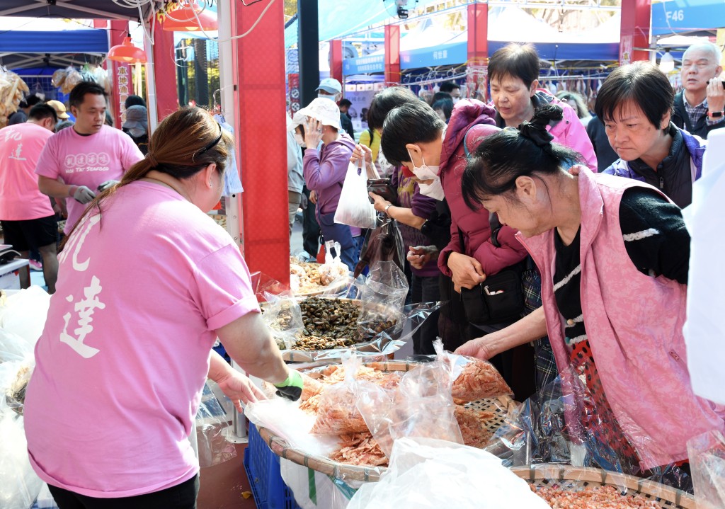 嘉年華開場首一小時錄得2000人次入場。