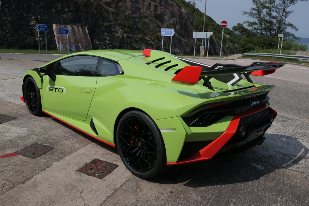 ●示範車加有16項配件，落地價超過630萬元。