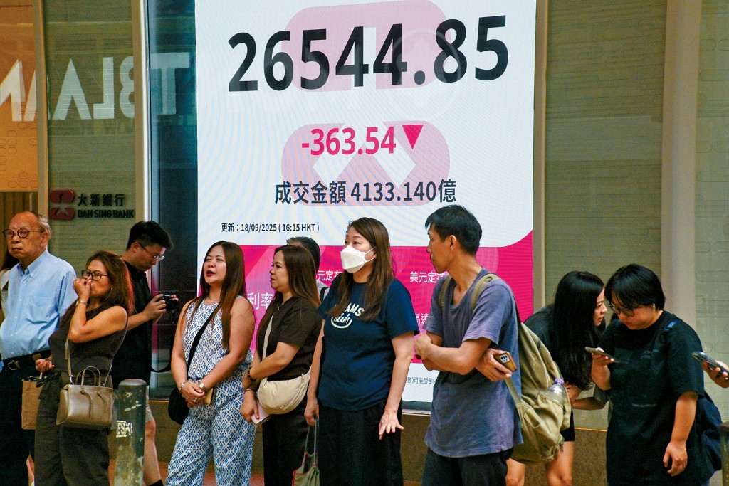 港股昨日倒跌363點，收報26544點。