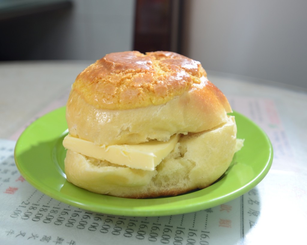 金鳳茶餐廳　鮮牛油菠蘿包