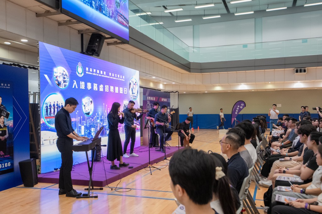 招聘體驗日活動包括招聘講座、體能測驗工作坊，及有樂器演奏項目。