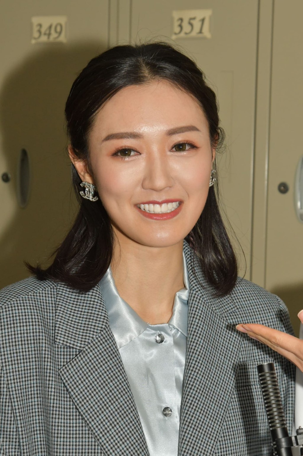 張寶兒拍親熱戲不怕老公介意。