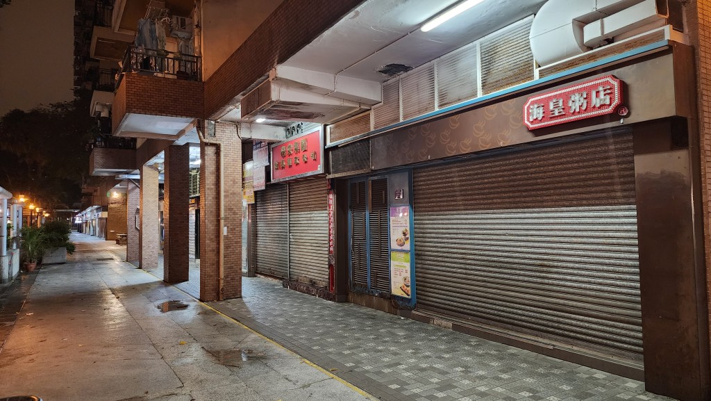 美孚店未有貼出告示。黎志偉攝 美孚店未有貼出告示。黎志偉攝