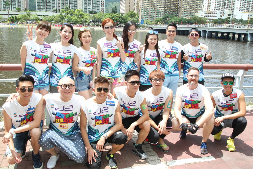 TVB每年都有派職藝員參與龍舟競賽。