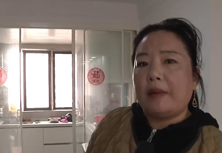 趙女士想不到當日替兒子買來假酒。《都市報道》 趙女士想不到當日替兒子買來假酒。《都市報道》