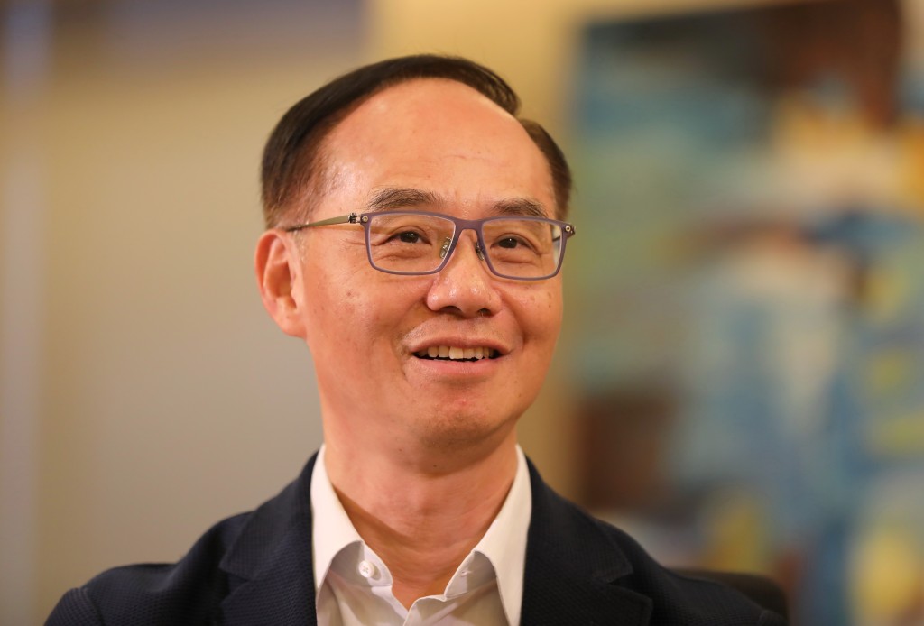 周大福珠寶集團董事總經理黃紹基接受新華社訪問。新華社圖片