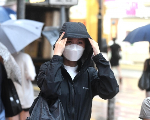 天文台指大驟雨及雷暴正影響珠江口一帶。資料圖片