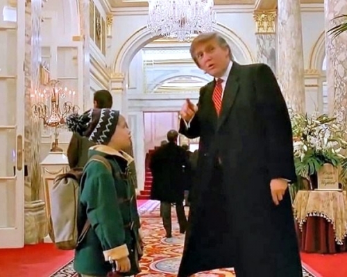 特朗普曾出演《寶貝智多星 2 之玩轉紐約》路人一角。網圖