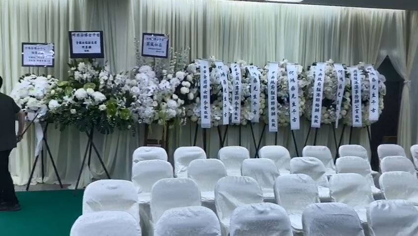 大會方面向傳媒提供的短片，可見賭王靈堂的佈置情況。