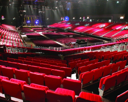 全港最大的室內多用途文娛活動場地AsiaWorld-Arena，可容納多達14000人。