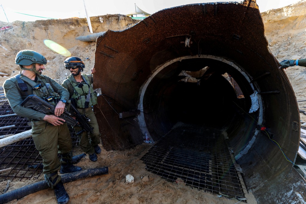 以色列国防军宣称在加沙发现哈马斯领导人辛瓦尔及哈马斯其他高层的专用地道。路透社