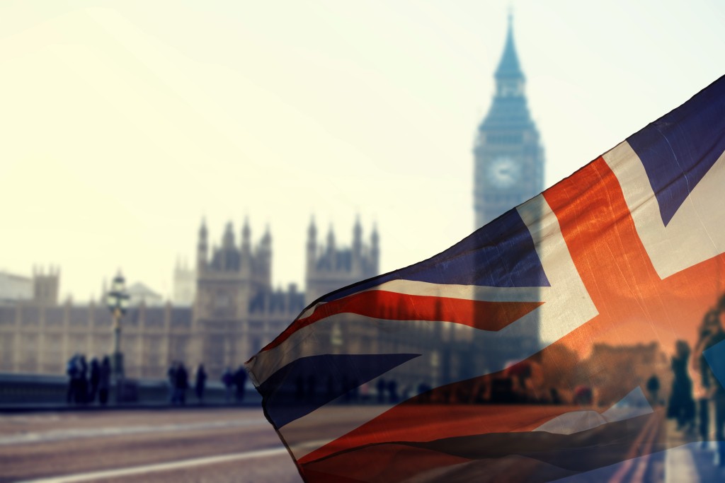 英國自2022年叫停舊有投資移民計劃後，有意再度向富豪陣營招手，籌備推出一項破天荒採取「邀請制」的全新投資者簽證。