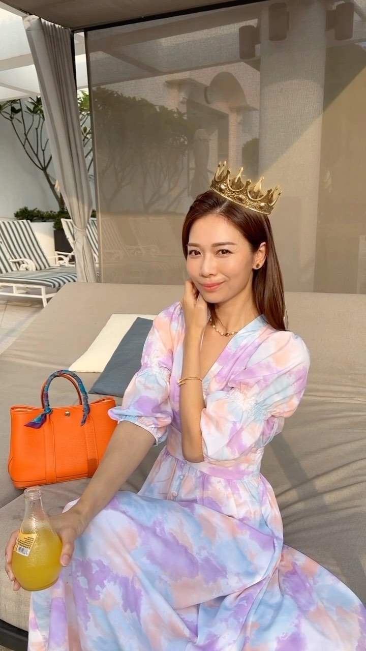 杨秀惠于2019年与圈外人在海外秘婚。