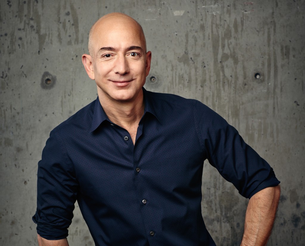 第3位：亚马逊（Amazon）创办人贝索斯（Jeff Bezos） ；2023年收益：632亿美元（约4,929亿港元）；净资产：1,700亿美元（约13,260亿港元） 