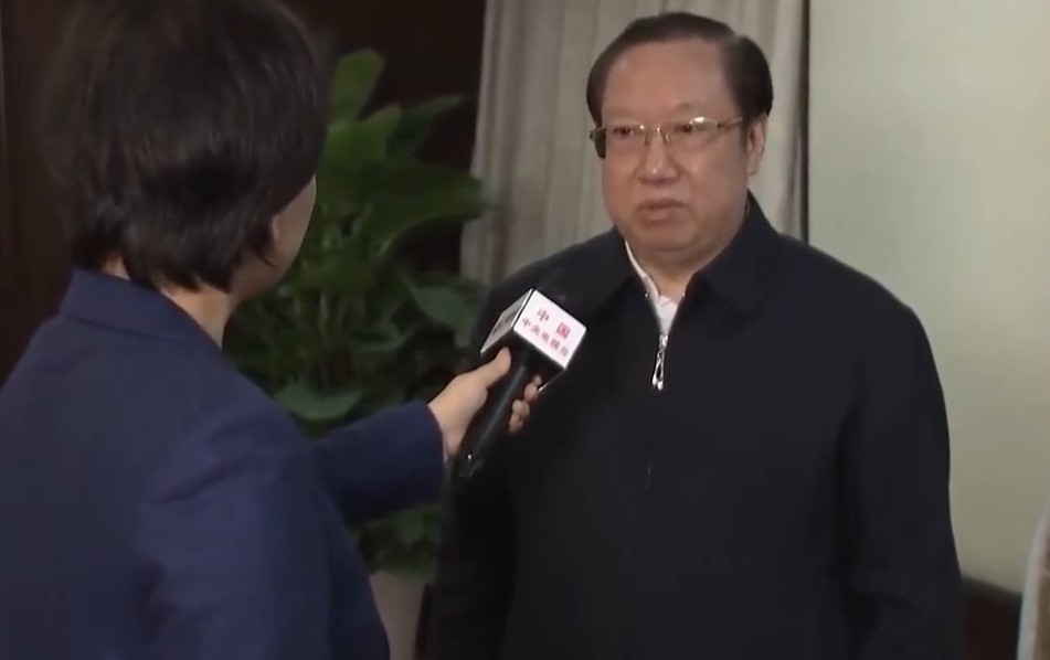 疫情爆發期間，王曉東曾稱湖北物資充裕。央視截圖