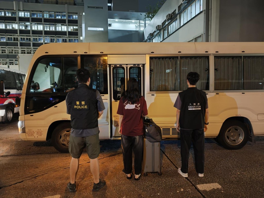 警方联同入境处东九龙打击黑工 拘捕11人。警方提供