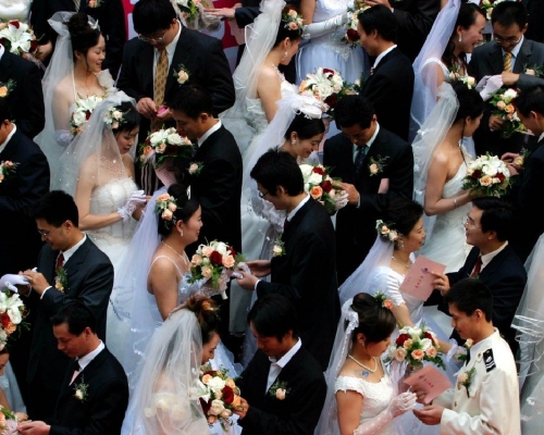 內地早前一項調查指,逾四成的城巿女性無打算結婚。 (美聯社)