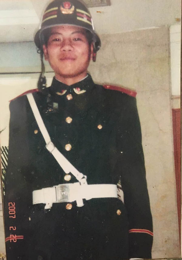 張林蒼曾經當兵。