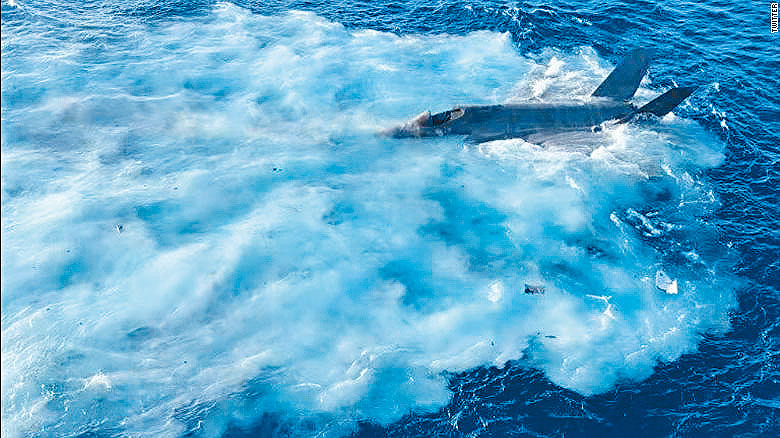 美軍F-35C戰機墜落南海的相片。