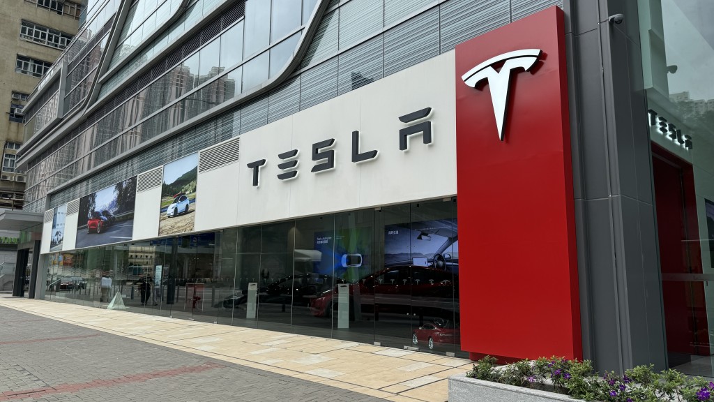 本地8月車市穩步向好：Tesla交投量達914輛，較上月大幅增長42.37%，榜首席位無與匹敵。