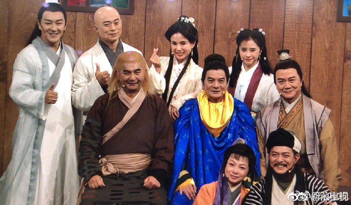 何美鈿早前和《天》的演員黃日華﹑陳浩民﹑李若彤、劉玉翠﹑樊少皇和李國麟等,錄影內地節目。