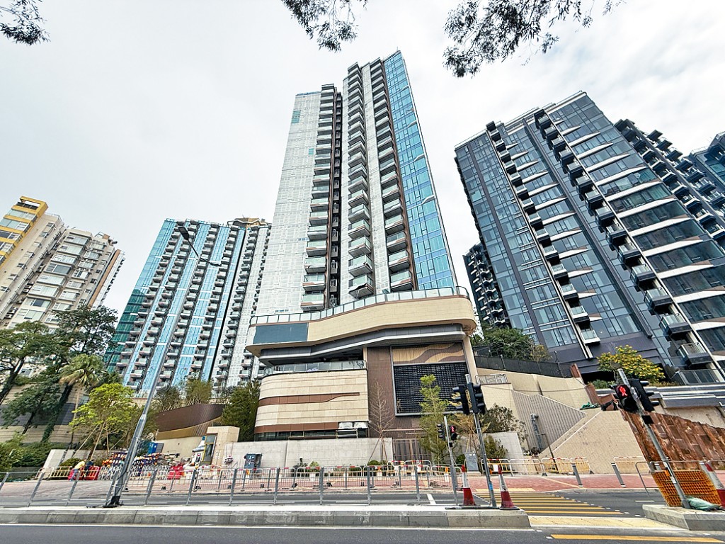 黄金海湾系列昨日连录3宗成交，单日套现2679.9万。