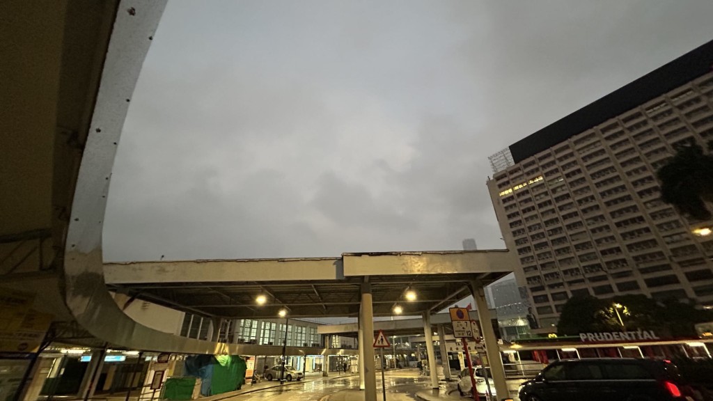 本港地區今日大致多雲,有幾陣雨。蔡楚輝攝 本港地區今日大致多雲,有幾陣雨。蔡楚輝攝