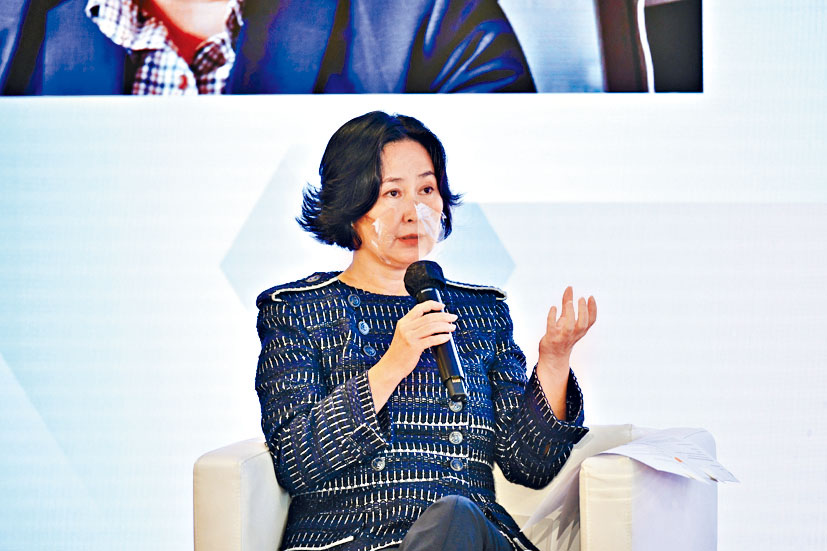 信德集团向主席及董事总经理何超琼，出售新加坡兰心居住宅单位的选择权。