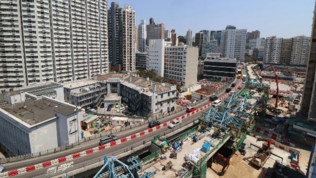 路政署指待中九龍繞道(油麻地段)通車且交通狀況穩定後,盡快展開重鋪工程試行計劃。資料圖片 路政署指待中九龍繞道(油麻地段)通車且交通狀況穩定後,盡快展開重鋪工程試行計劃。資料圖片