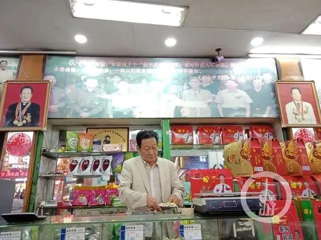 2018年時，年廣九還親自在門店售貨。上游新聞