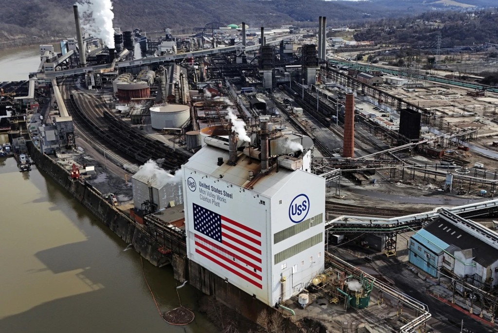 路透社指，拜登呼籲加征中國鋼鋁產品關稅是為爭取鋼鐵業的支持。美聯社