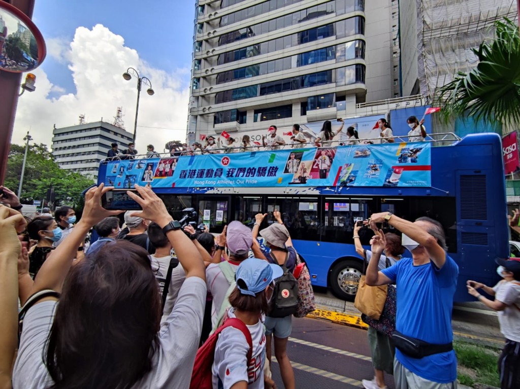 三年前东京奥运后，港府及港协暨奥委会也有举行巴士巡游。（资料图片）