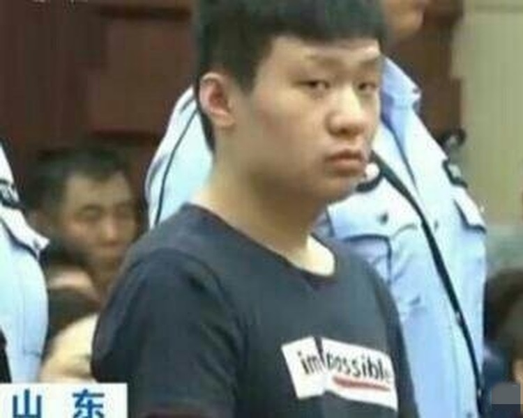 于欢2016时因母亲被辱而持刀防卫杀人，轰动一时。网图