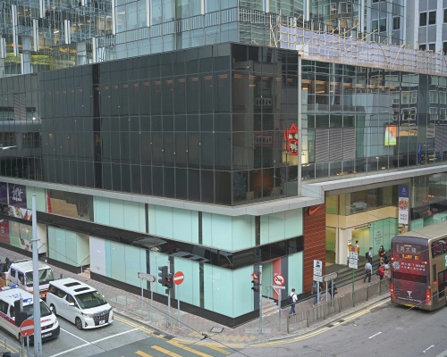 NIKE棄租中環旗艦店 ，減租40%重推。 