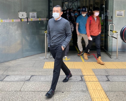 事主雷頌德。