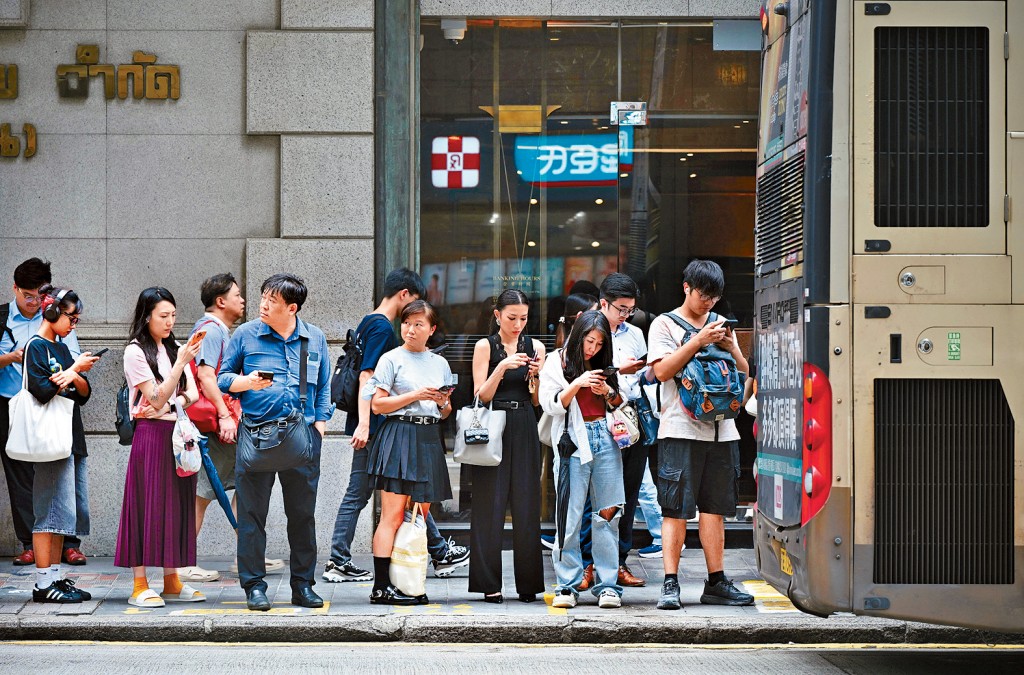 報告指本港人壽保險市場仍以具儲蓄成分的終身壽險產品（儲蓄型保險）為主流。