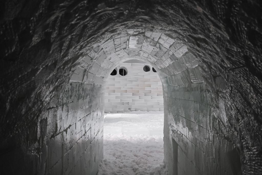 此場景如同置身於冰屋之中。