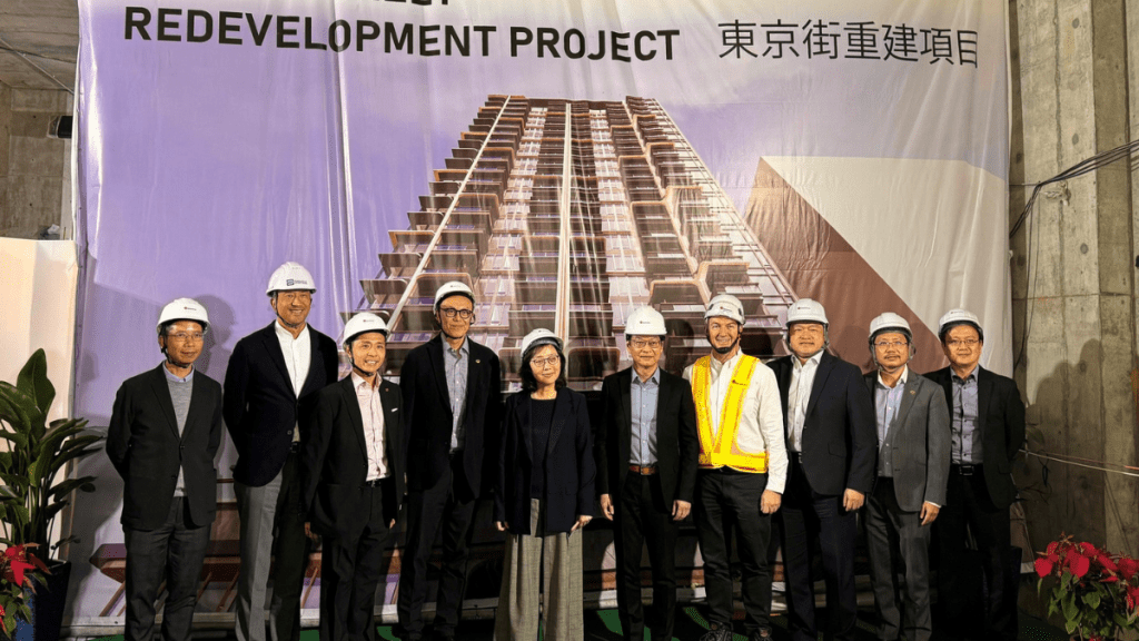 发展局局长宁汉豪今日（17日）到访由发展商与市区重建局合作发展，位于深水埗东京街的私人住宅项目工地。发展局fb