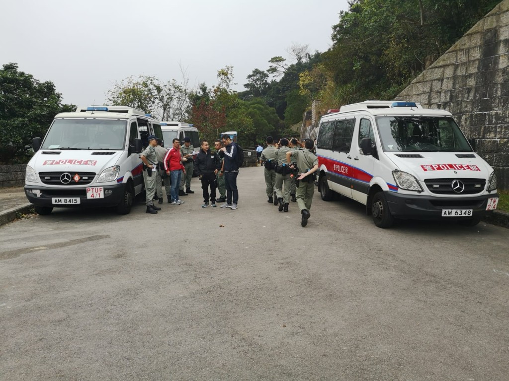 警方將案件列行劫，目前正追緝兩名疑犯。梁國峰攝