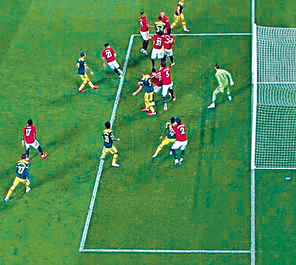 馬古尼（紅衫五號）盯錯自己人，累紅魔末段贏變和。