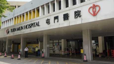 墮樓男子被送往屯門醫院治理。