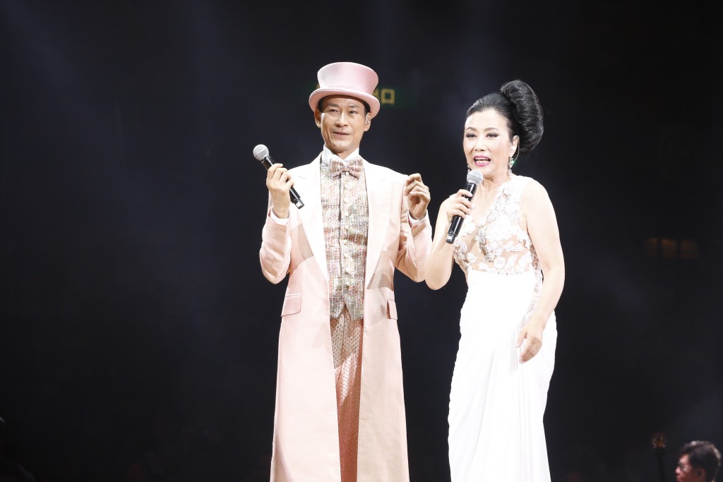 鄭少秋與汪明荃擔任表演嘉賓。