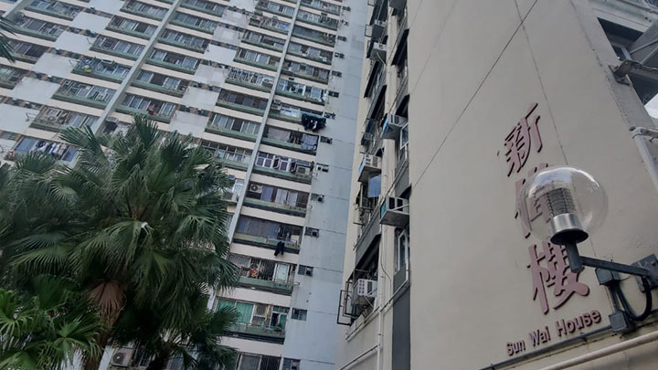 一名22岁男子从大围新翠邨新伟楼的高处堕下，送院抢救后不治。