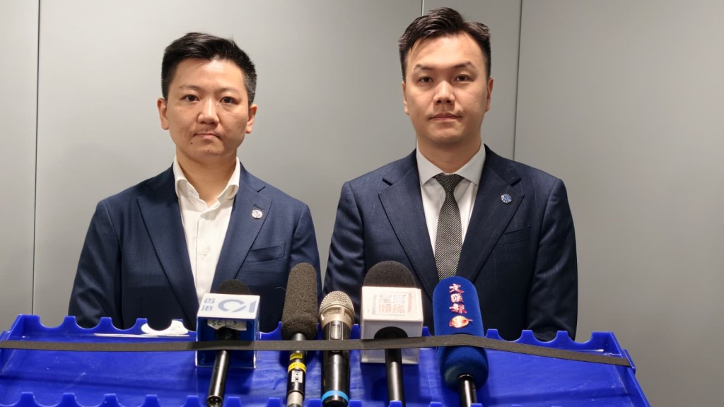 警方網絡安全及科技罪案調查科科技罪案組總督察陳麗如(左)及高級督察盧震綱(右)交代案情。 警方網絡安全及科技罪案調查科科技罪案組總督察陳麗如(左)及高級督察盧震綱(右)交代案情。