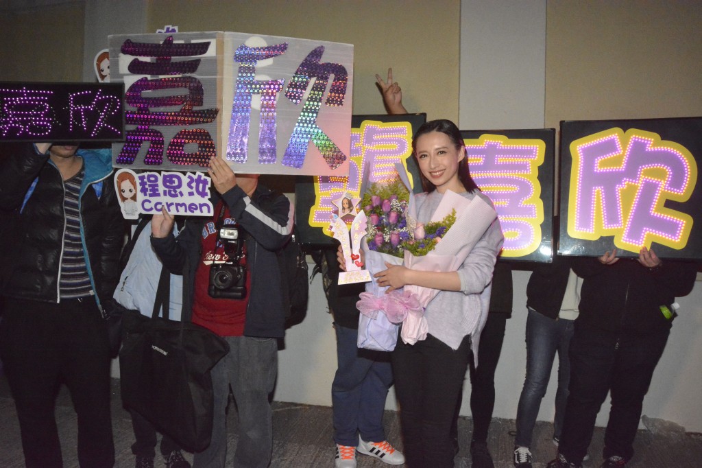 龚嘉欣凭《幕后玩家》在《万千星辉颁奖典礼2016》赢得首个「最佳女配角」奖。